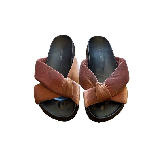 Primary Sandal   - Picture 1 of 3